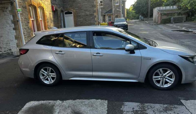 
								Toyota Corolla HYBRID full									