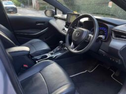 
										Toyota Corolla HYBRID full									