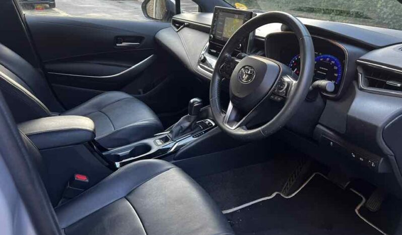 
								Toyota Corolla HYBRID full									