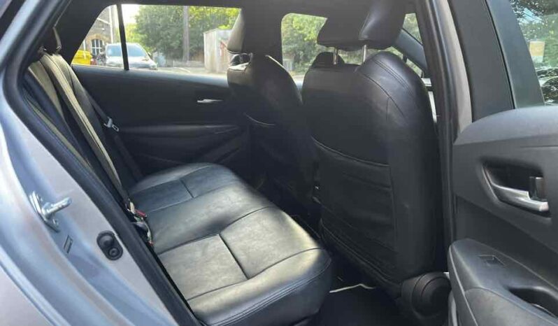 
								Toyota Corolla HYBRID full									