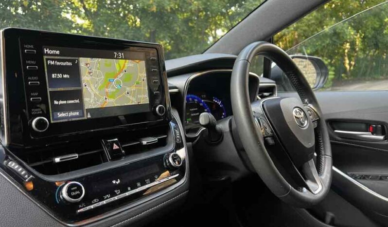 
								Toyota Corolla HYBRID full									